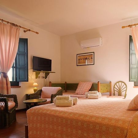 Hotel Ristorante Sa Pedrera Кабрас Экстерьер фото