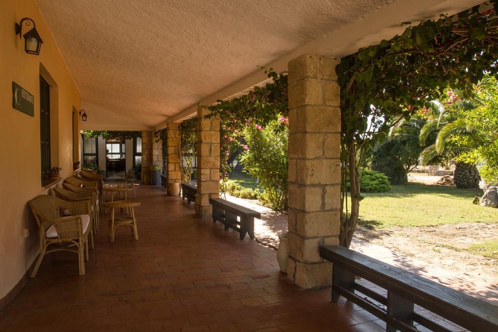 Hotel Ristorante Sa Pedrera Кабрас Экстерьер фото